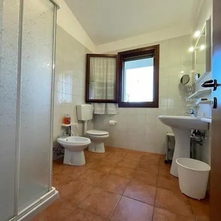 Charming With Pool In Albarella *