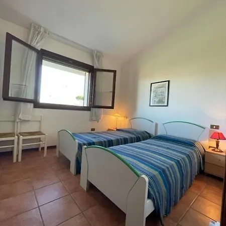Charming With Pool In Albarella