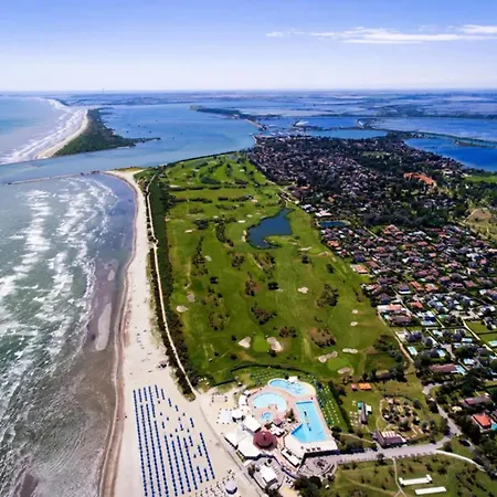 Charming Villa With Pool In Albarella Vila *