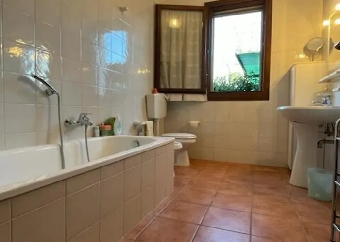 Charming Villa With Pool In Albarella *
