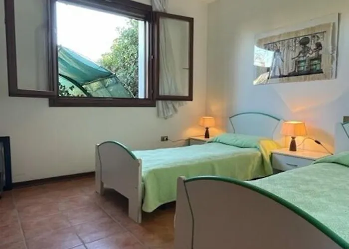 빌라 Charming Villa With Pool In Albarella